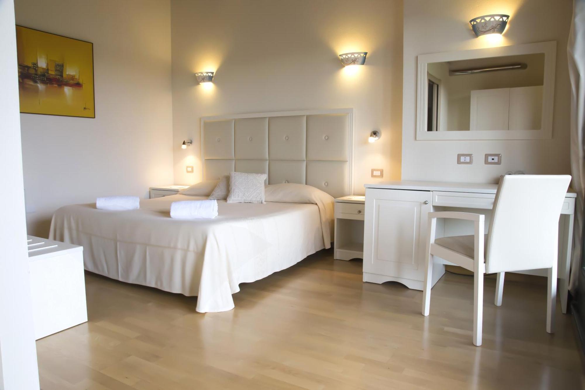 Double Room,1446517615:JPEG